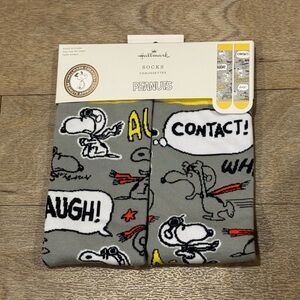 New Hallmark Peanuts Snoopy Grey Graphic Crew Socks